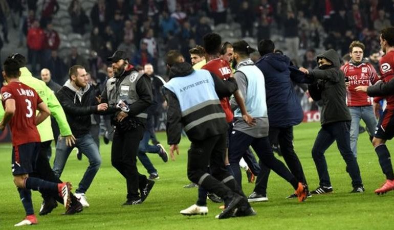Fotbaliștii francezi se revoltă: „Fanii trebuie reeducați”