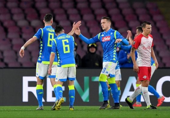 Jucătorii lui Napoli, sancționați cu un sfert din salariul pe o lună